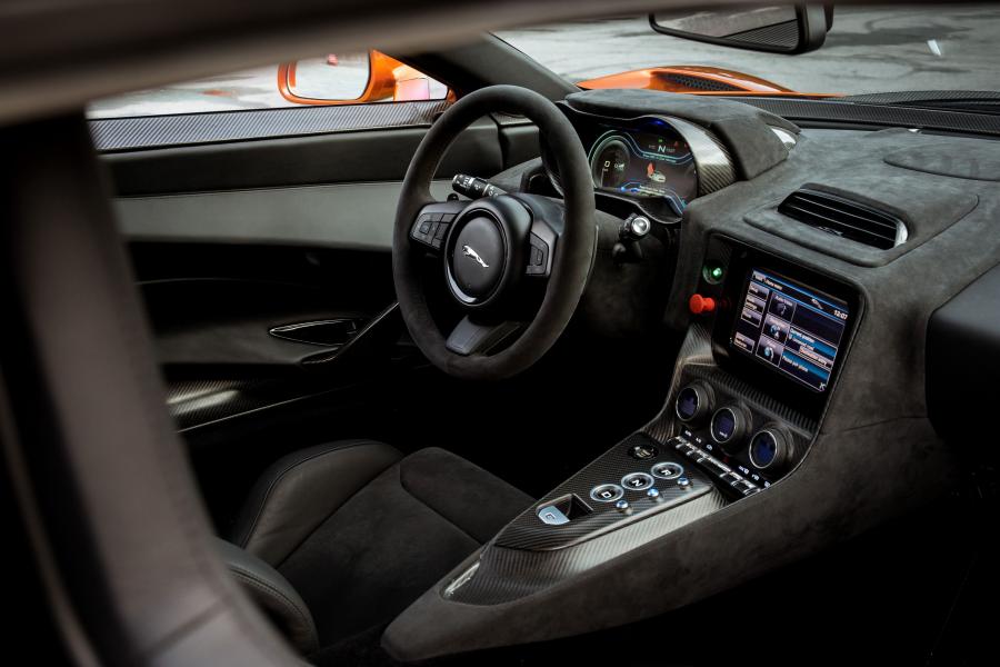 Интерьер Jaguar C-X75 007 Spectre 2015 года  (фото 6 из 33)